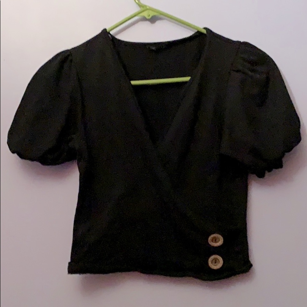 Cropped wrapped black top